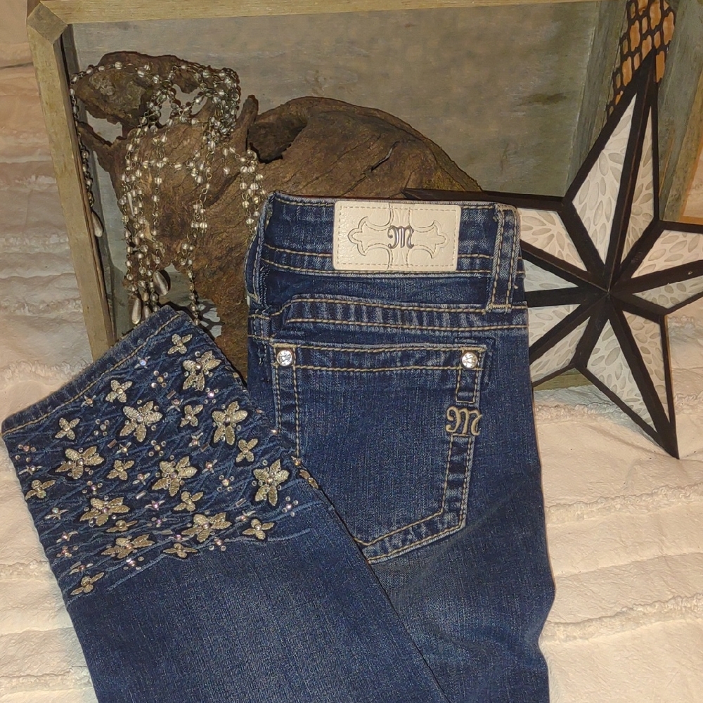 GORGEOUS 🤩 Embroidered Miss Me Skinny Ankle Jeans